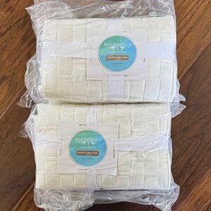 Bedboyage Quilted Euro Sham set of 2 - white/off white - 26”x26” NEW